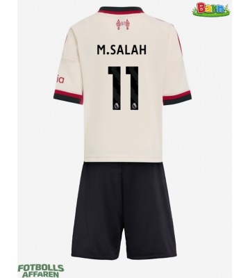 Liverpool Mohamed Salah #11 Bortaställ Barn 2025-26 Kortärmad (+ Korta byxor)